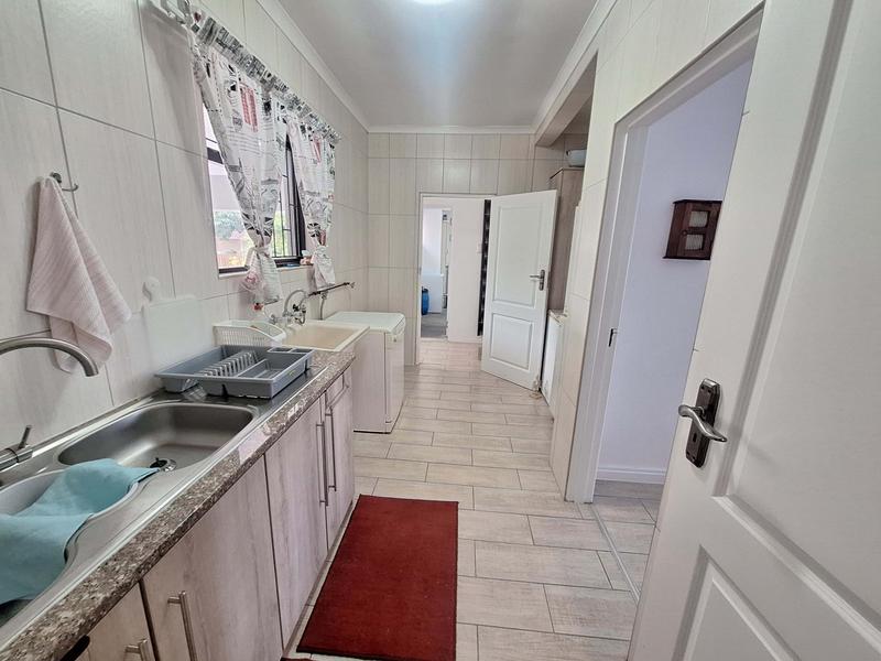 5 Bedroom Property for Sale in Reebok Western Cape